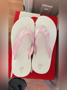 GAP White Footbed Pink Strap Kids Flip Flops